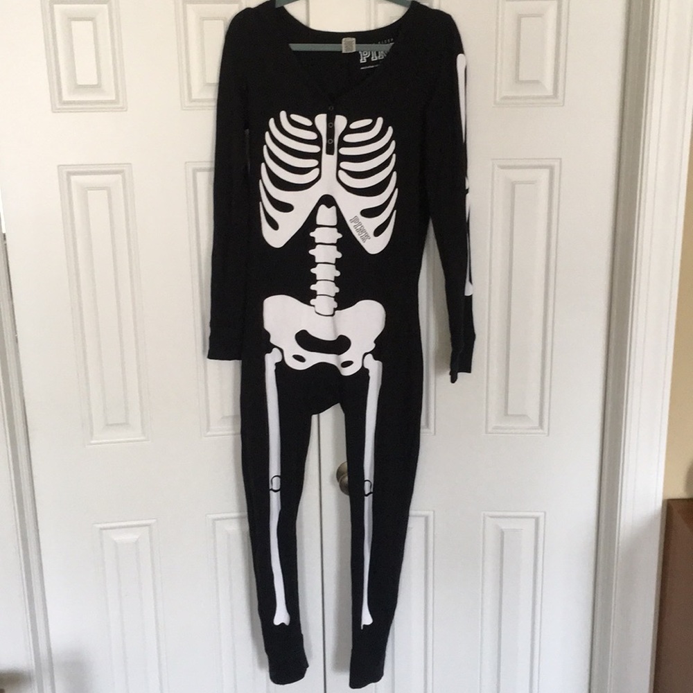 Limited edition skeleton PINK sleepwear 🖤